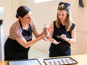 Atelier macarons parent / enfant aux Galeries Lafayette
