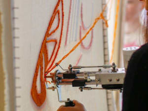 Atelier Tufting création d'une pièce décorative à Toulouse (31)