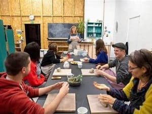 Atelier salière et poivrière en céramique à Chaudes-Aigues (15)