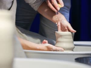 Initiation au tournage céramique à Paris 8ème