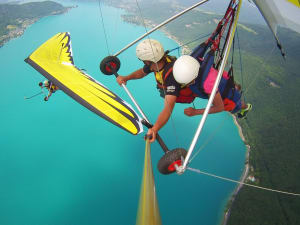 Vol en Deltaplane au-dessus du Lac d'Annecy (74)