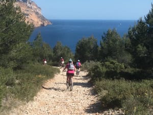 Visite guidée des calanques à VTT électrique à Cassis (13)