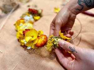 Atelier couronne en fleurs séchées à Strasbourg (67)