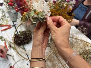 Atelier création d'une couronne de fleurs séchées à Meudon (92)
