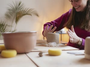 Atelier céramique/poterie d'un vase en céramique à Lille (59)