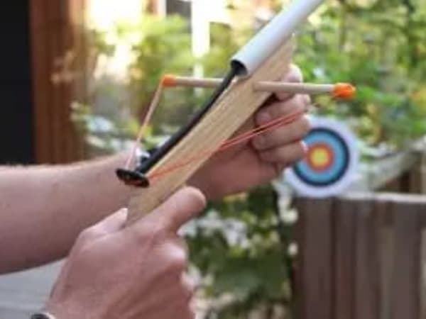 Anniversaire bricolage arbalète 6-12 ans à Paris 18ème