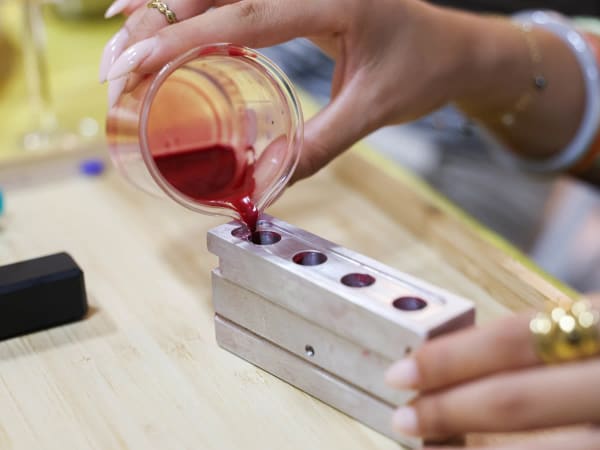 Atelier fabrication de rouge à lèvres et blush à Paris 1er