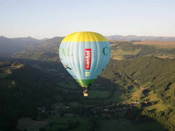 Vol privé en Montgolfière "Les Volcans d'Auvergne" (15)