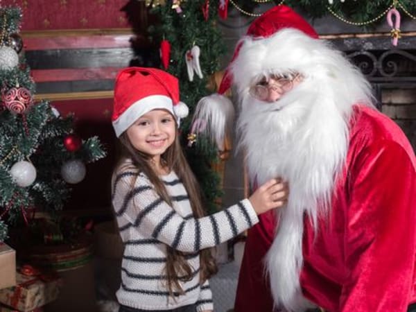 Distribution des Cadeaux par le Père Noël en Île-de-France