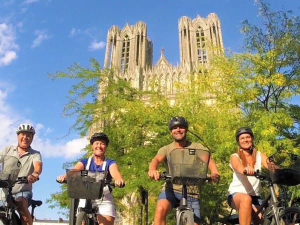 Paseo guiado en bicicleta eléctrica por Reims (51)