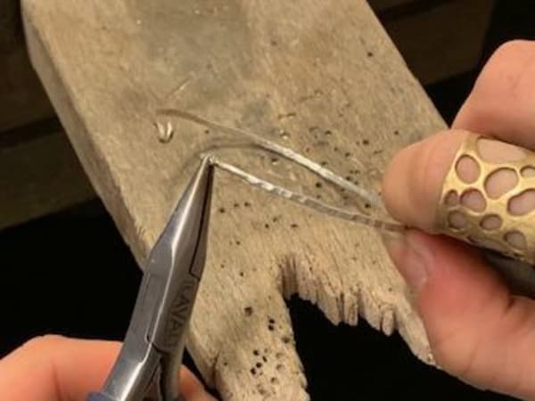 Silver bracelet workshop in Paris 18th district