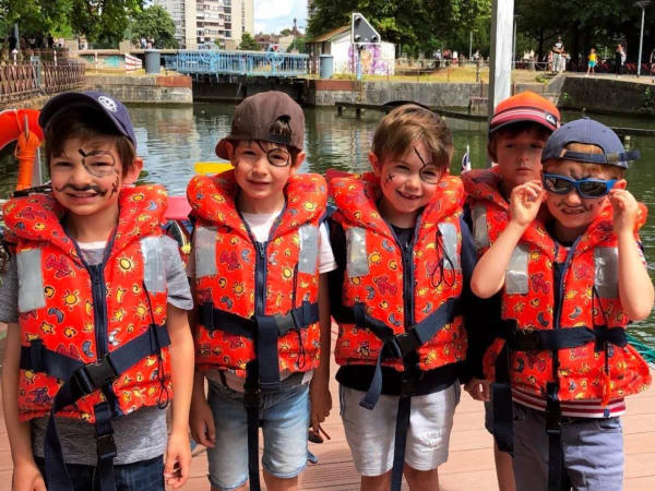 Anniversaire 9 pers. sur un bateau électrique à Boulogne (92)