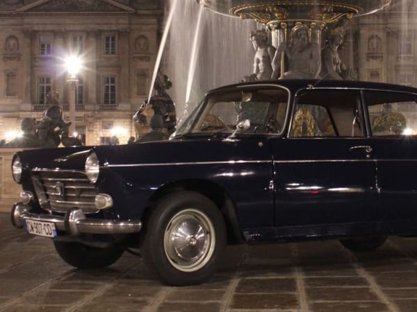 Guided tour of Paris Left Bank in a classic car