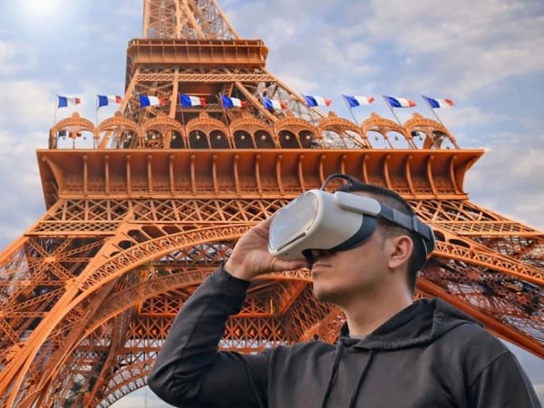 Visite guidée en réalité virtuelle à la Tour Eiffel à Paris 7ème