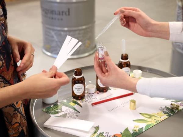 Mini atelier de création de parfum en espagnol à Paris