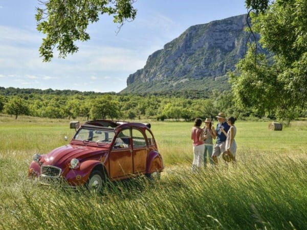 Excursion en 2 CV dans les vignobles près de Montpellier (34)