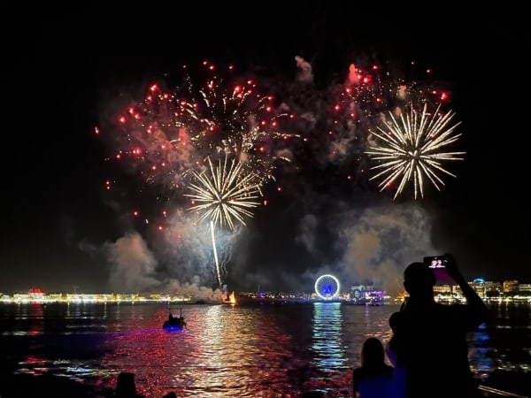 Soirée en catamaran dîner et feu d'artifice depuis Saint-Raphaël