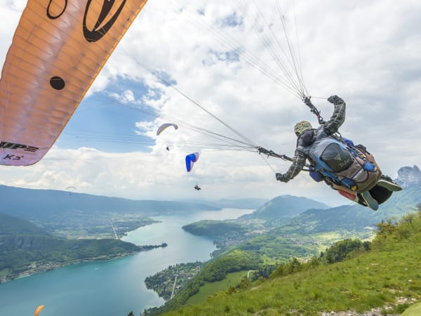 Vol Sensations en parapente au-dessus du lac d'Annecy