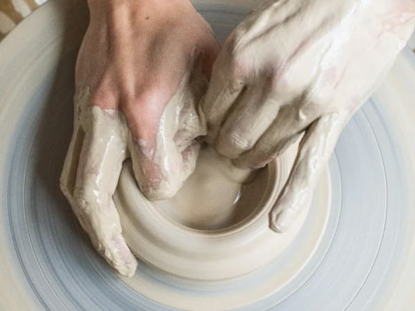 Initiation au tournage céramique à Paris 19ème