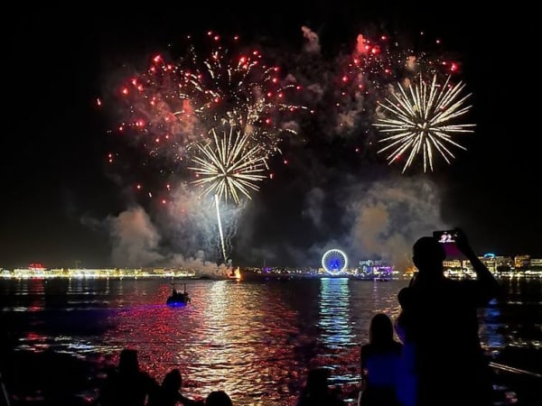 Soirée dîner feu d'artifice en mer depuis Marina Baie des Anges