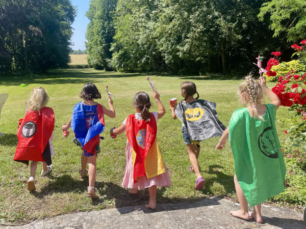 Anniversaire Super héros pour les 4-7 ans à domicile