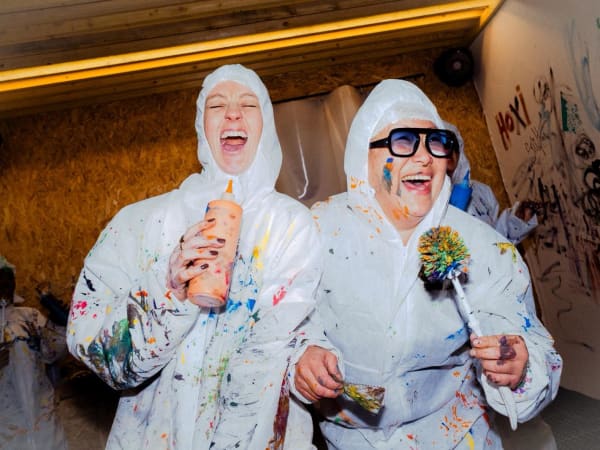 Immersive action painting in Paris 11th district