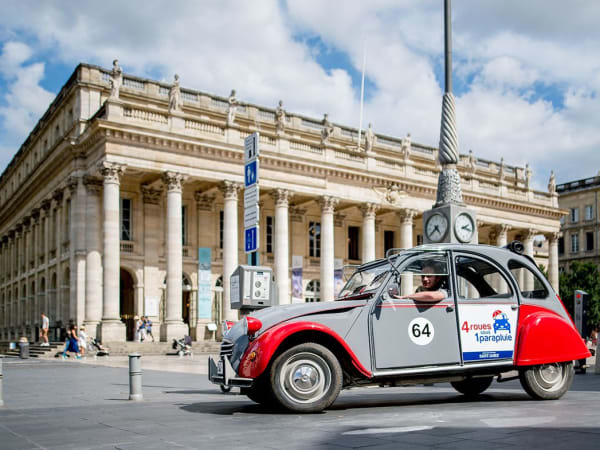 Visite "Bordeaux Éternel" en 2CV