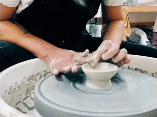 Atelier d'initiation au tournage céramique à Marseille 1er