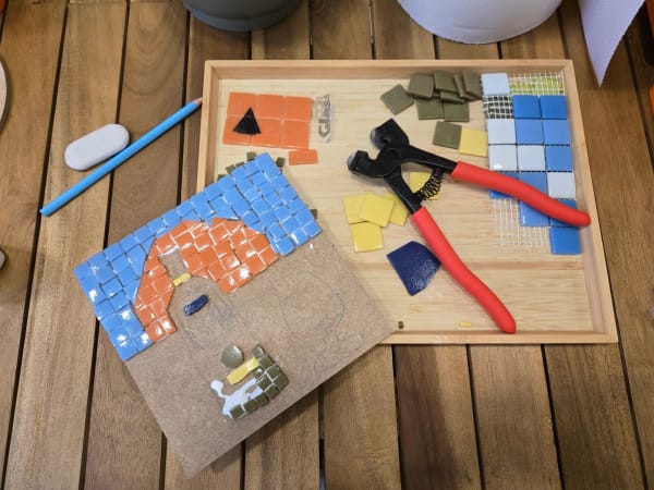 Introductory mosaic workshop in Marseille 7th district