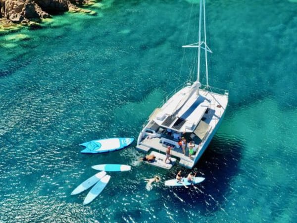 Excursion demi-journée en catamaran avec paddle depuis Marseille