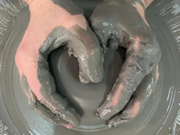 Atelier découverte du tour de potier à Boulogne-Billancourt (92)