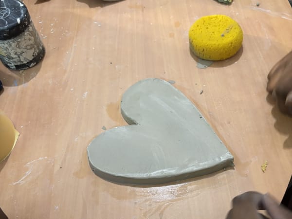 Atelier modelage & peinture sur céramique à Paris 20ème