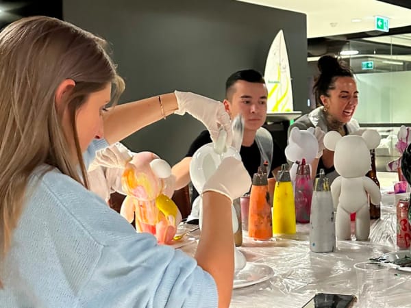 Team building atelier pouring painting à Toulouse (31)