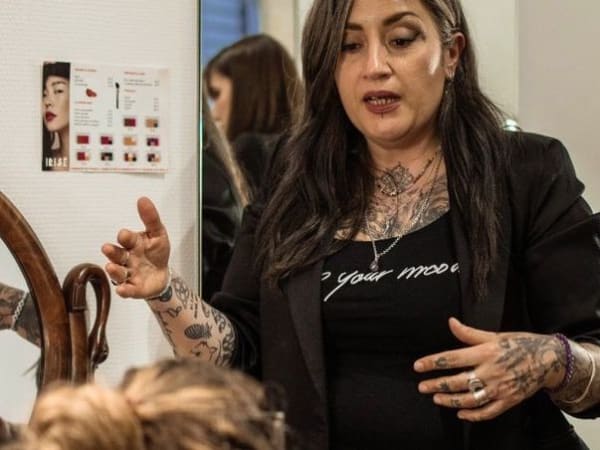 Tratamiento de belleza con un maquillador profesional en Lyon