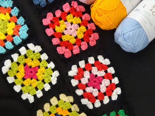 Granny Square" crochet initiation workshop in Paris 8th arrondis