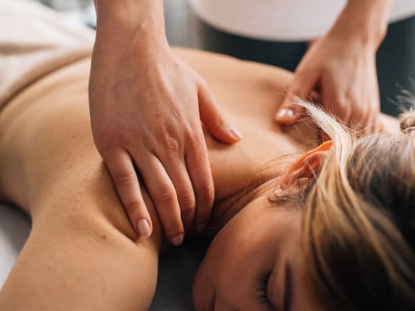 Massage californien à Bordeaux (33)