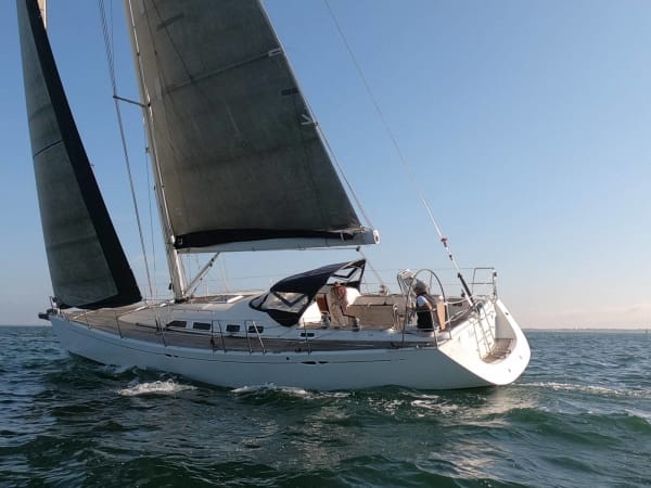 Location d'un voilier avec skipper sur la journée à Arcachon