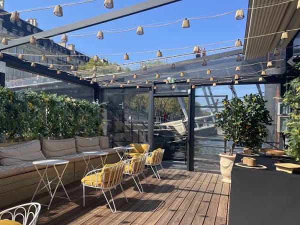 Péniche à Quai L'Escale Bleue à Paris 7ème