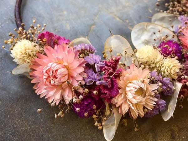 Atelier couronne de fleurs séchées locales à Avrainville (91)