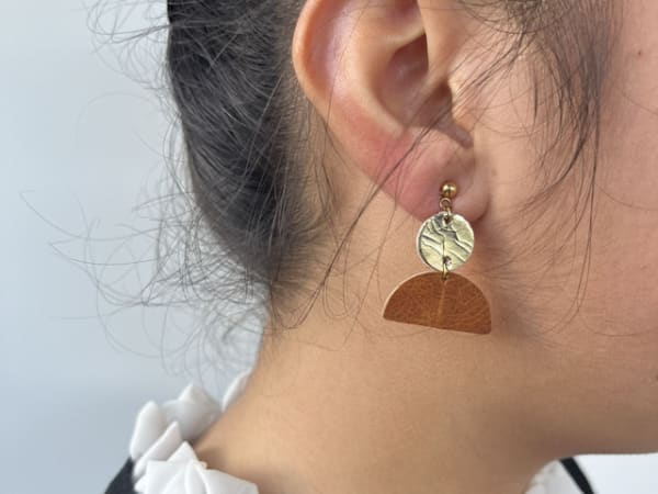 Atelier création de boucles d’oreilles en cuir à Nantes (44)