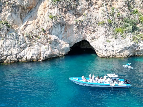 Croisière en bateau vers la grotte de la Mala au départ de Nice 