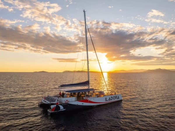 Soirée sunset guinguette en catamaran depuis Hyères