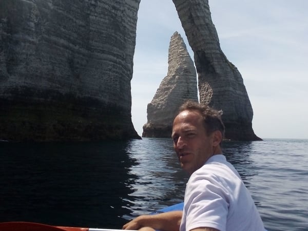 Team Building Canoë sous les arches des falaises d'Etretat