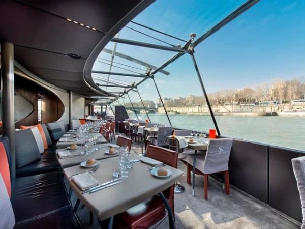 Déjeuner sur la Seine par les Bateaux Parisiens à Paris