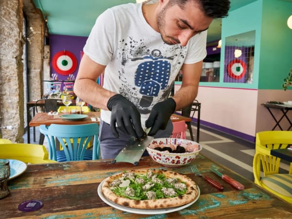 Team Building réalisation de pizza à Lyon 7ème