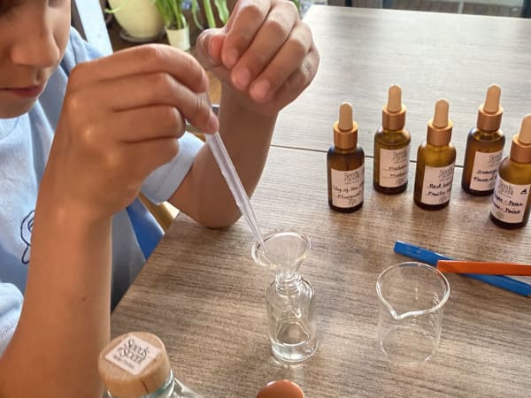 Atelier création de parfum parent/enfant à Paris 4ème 