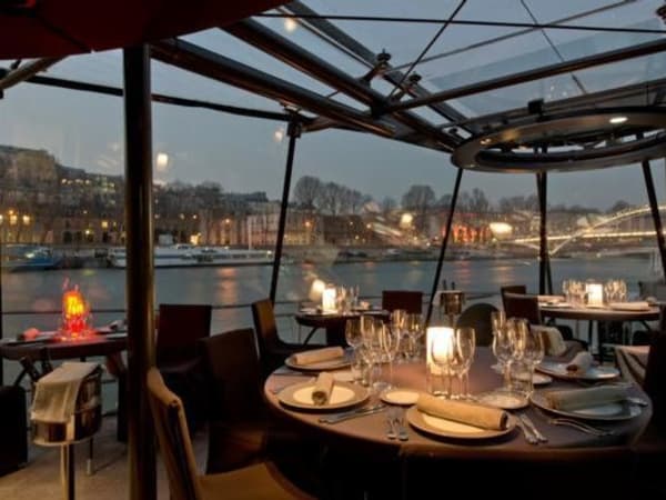 Dîner croisière sur la Seine par les Bateaux Parisiens à 20h30