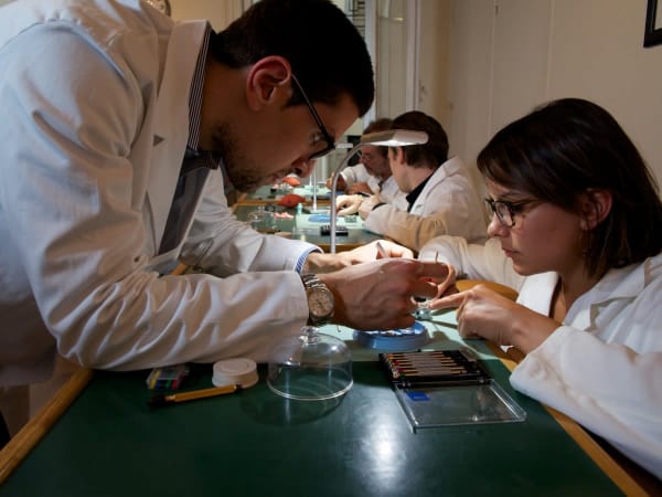 Curso de relojería "Los secretos de la relojería" en el distrito