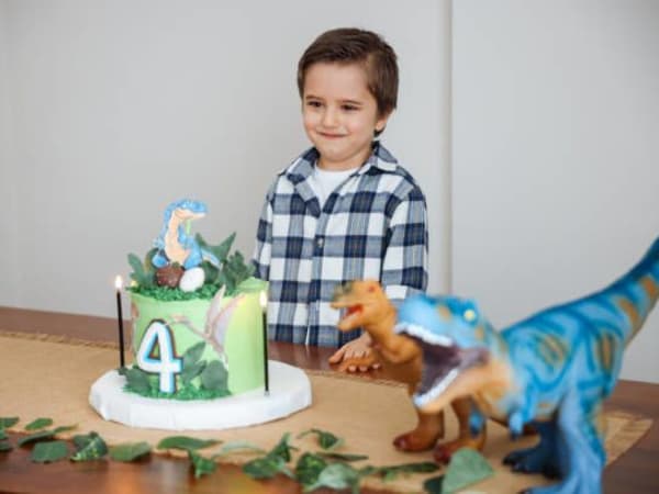 Anniversaire enfant Dinosaure 3-13 ans à Paris 17ème
