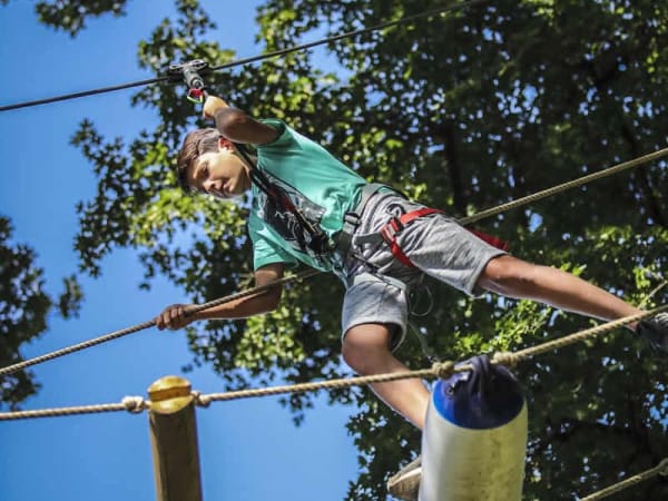 Parc Accrobranche à Saint-Julien-de-Peyrolas (30)